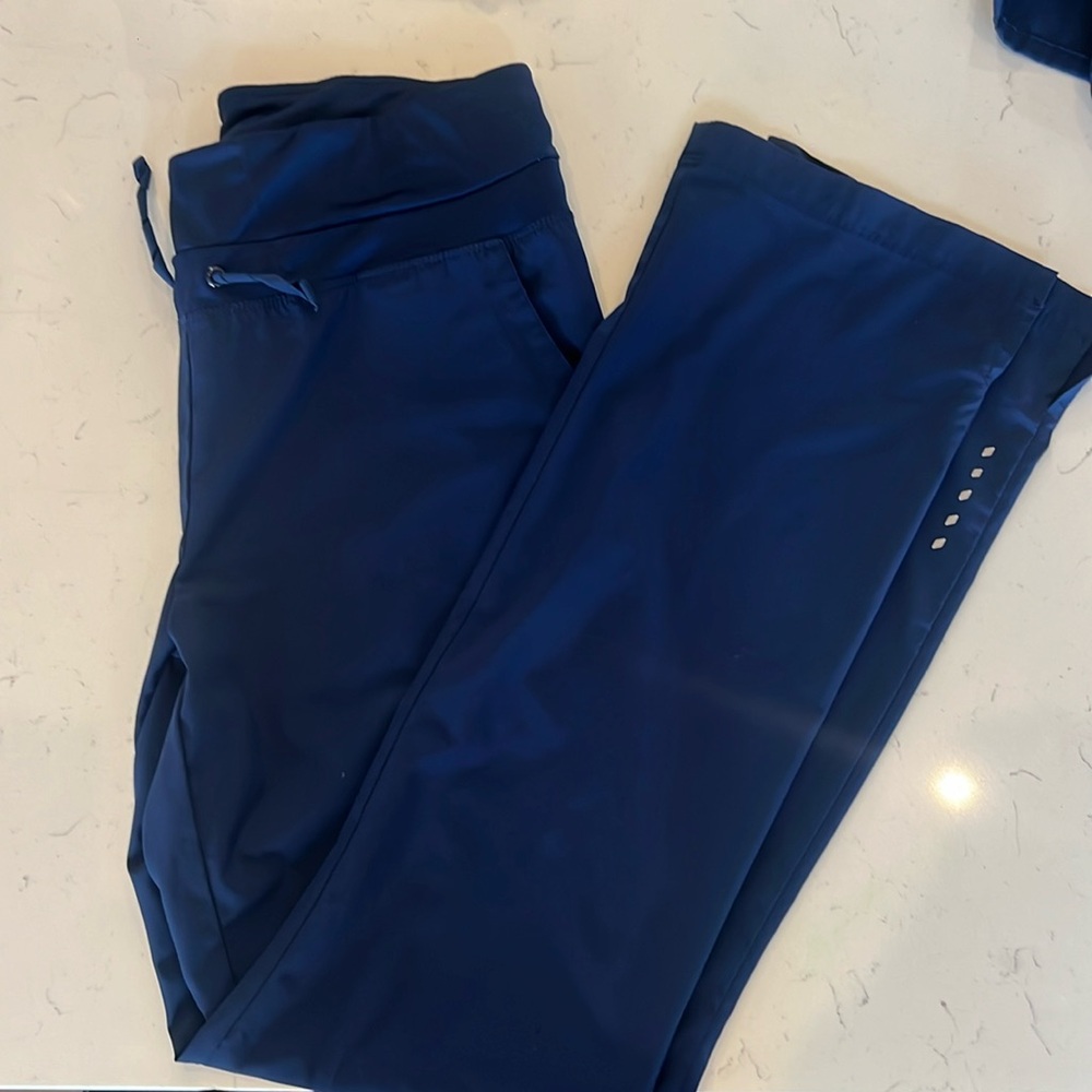 Small Barco one scrub set in the color navy.